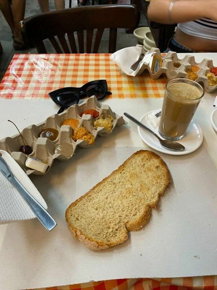 Пицца в шинах и мясная Барби: 25 непрактичных ресторанных блюд (фото)