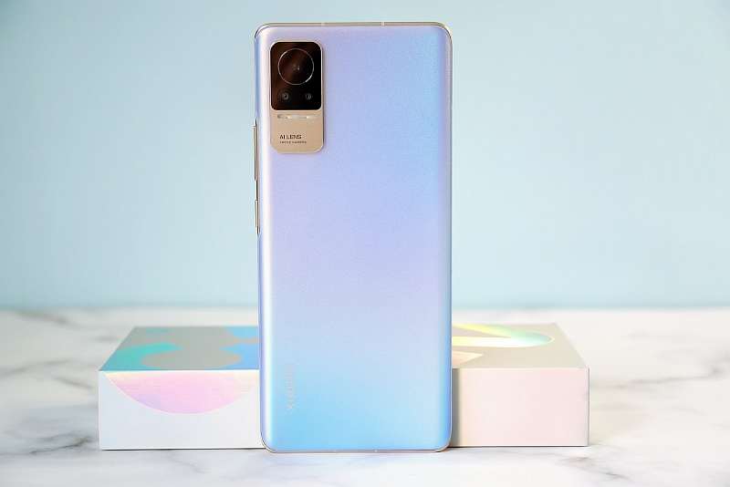 Вышел красавец Xiaomi Civi. Феноменальный дизайн, но и характеристики тоже классные