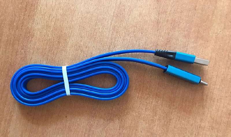 Вещь дня: неубиваемый USB-кабель для зарядки. Топовый аксессуар за 95 рублей