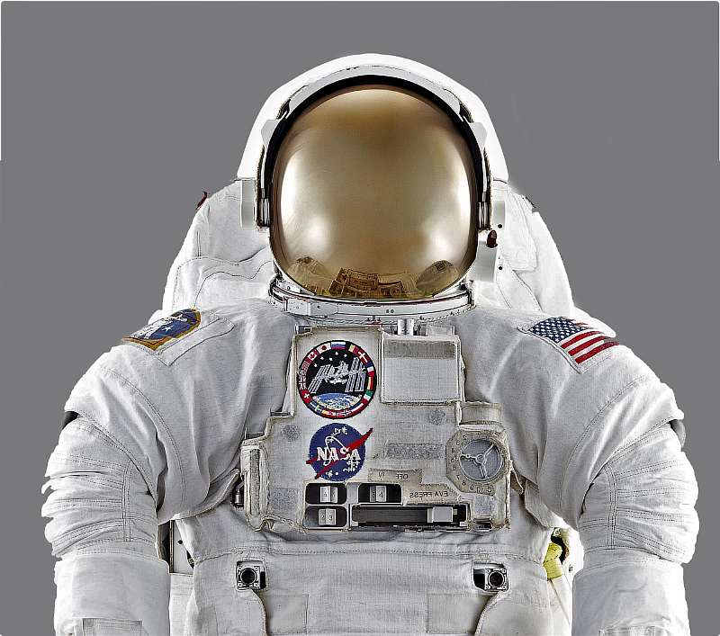NASA облажалась. Американцы признали, что неспособны создать скафандры для своих космонавтов