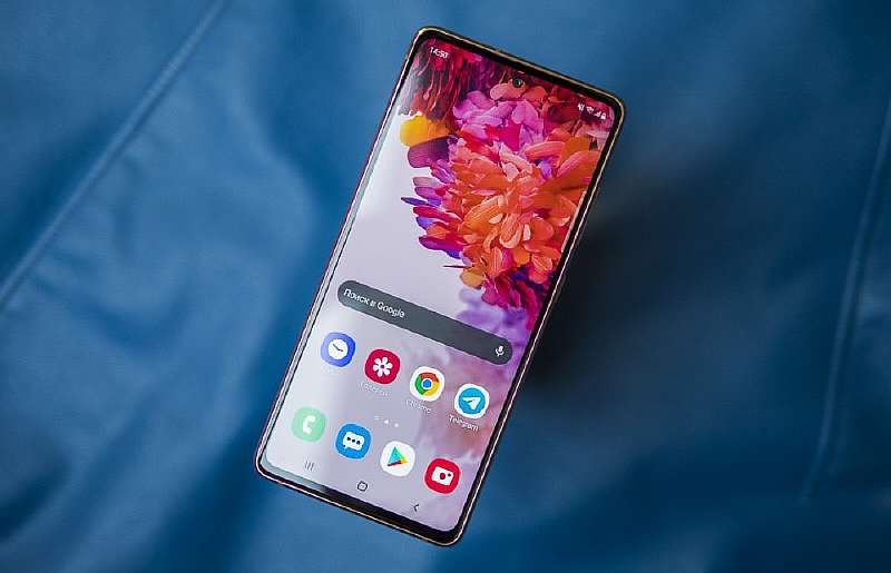 Мегафон отдает по скидке народный флагман Samsung Galaxy. Похоже, сливают остатки