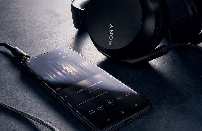 Новый флагман Sony Xperia приехал в Россию. Там потрясающая камера и страшная цена