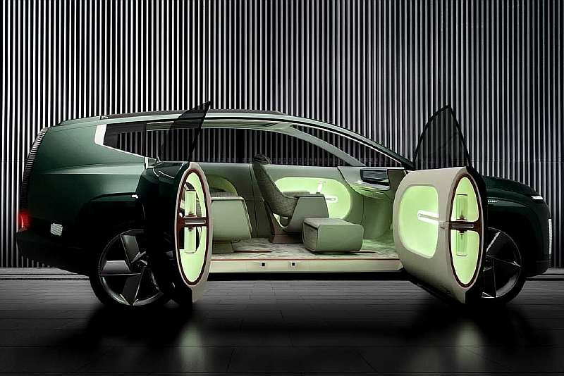 Hyundai сделала электрический-внедорожник без руля, но с салоном как в гостиной