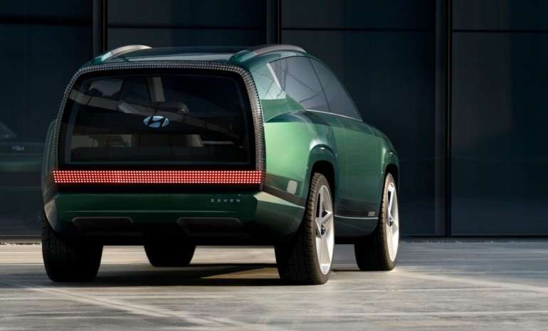 Hyundai сделала электрический-внедорожник без руля, но с салоном как в гостиной