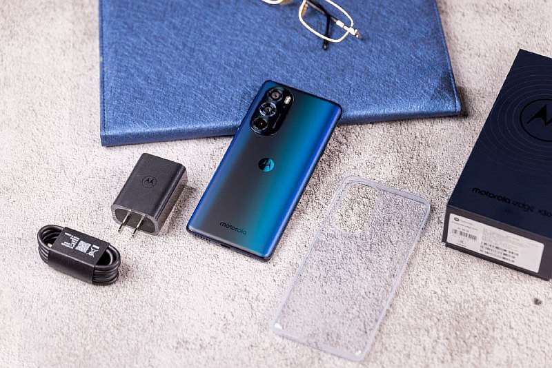 Новый флагман Motorola уже появился со скидкой на AliExpress. Это мощный и доступный девайс