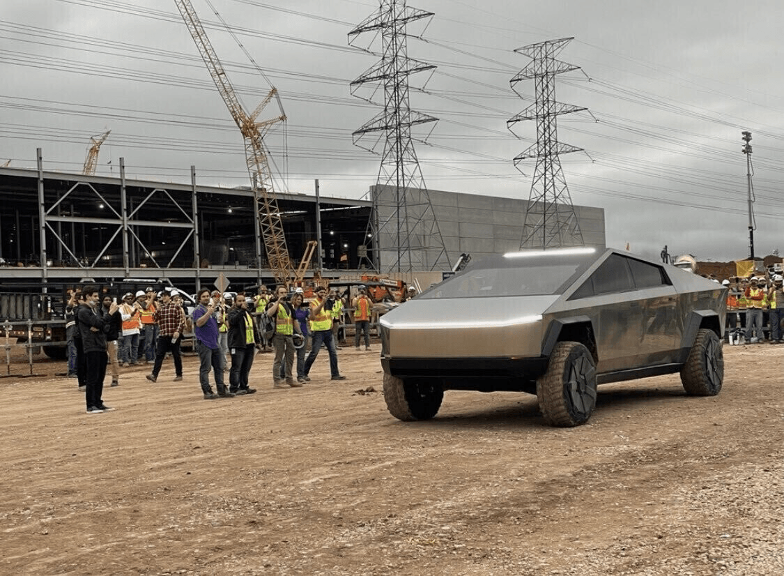 Новый дизайн Tesla Cybertruck расстроил соцсети. Изменениями недоволен даже Илон Маск