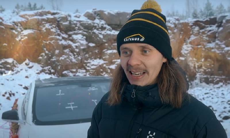 Tesla против 30 кг динамита. Владелец эпично взорвал электрокар, узнав стоимость его ремонта