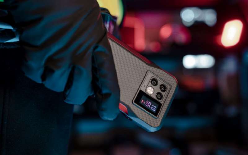 Doogee V20: неубиваемый смартфон из карбона, с двойным экраном, 8/256 ГБ памяти и NFC