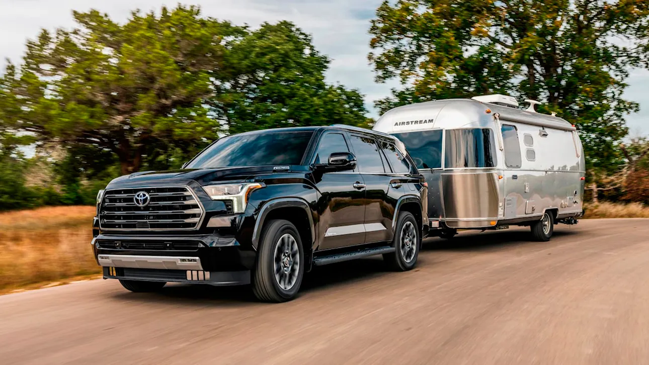Toyota представила новую Sequoia 2023. Фото и видео гигантского внедорожника