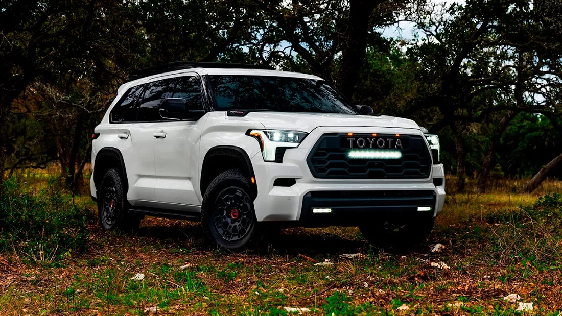 Toyota представила новую Sequoia 2023. Фото и видео гигантского внедорожника