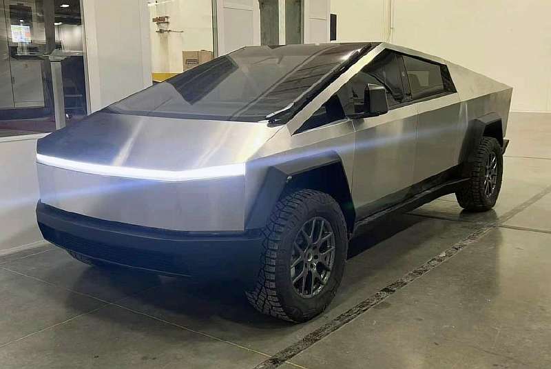 Илон Маск показал финальную версию Tesla Cybertruck. Такой пикап поступит в продажу