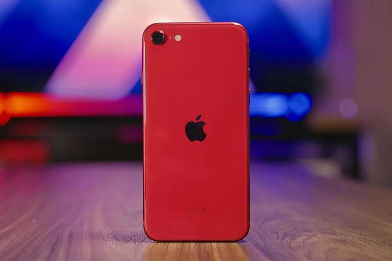 Apple завалит рынок дешевыми iPhone SE. Ждем «яблоко» за 200$