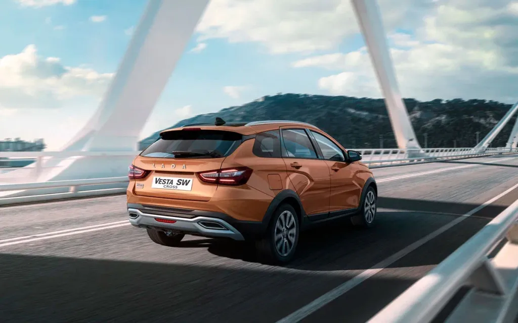 АвтоВАЗ представил новую «Весту». Фото и видео Lada Vesta FL (2022)