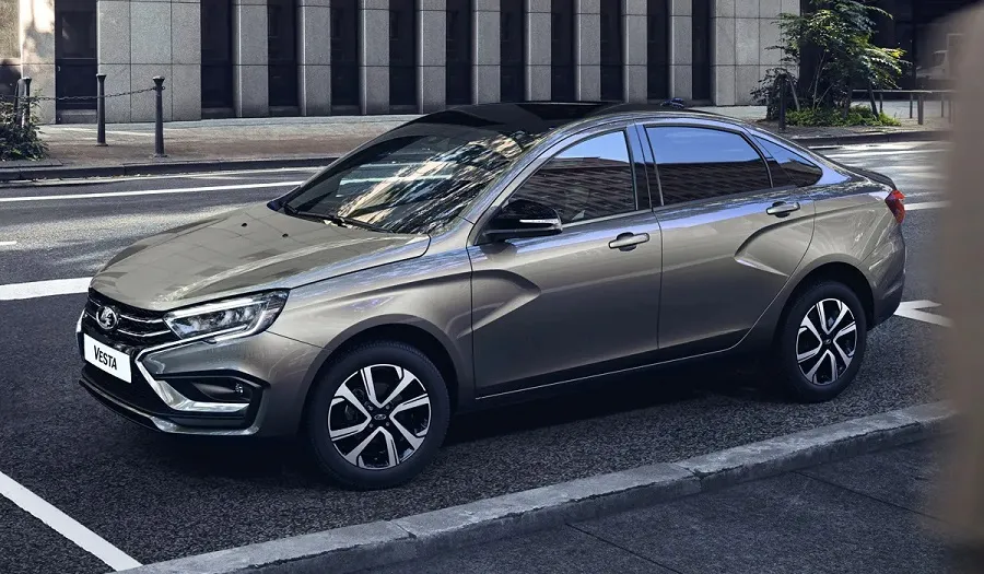 АвтоВАЗ представил новую «Весту». Фото и видео Lada Vesta FL (2022)