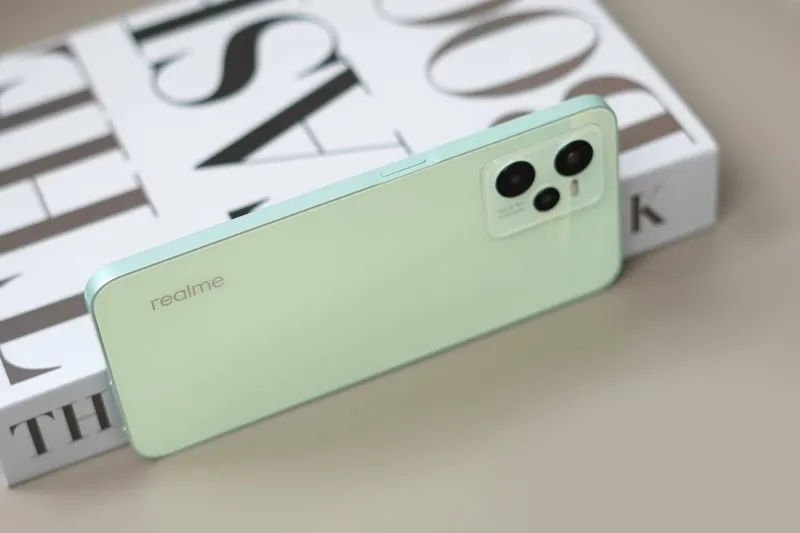 Представлен Realme C35. Эффектный бюджетник в дизайне iPhone за 13 тысяч