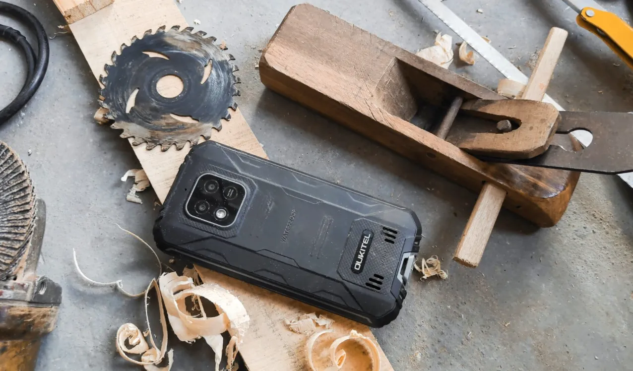 Oukitel WP18: дешевый неубиваемый смартфон с аккумулятором 12500 мАч