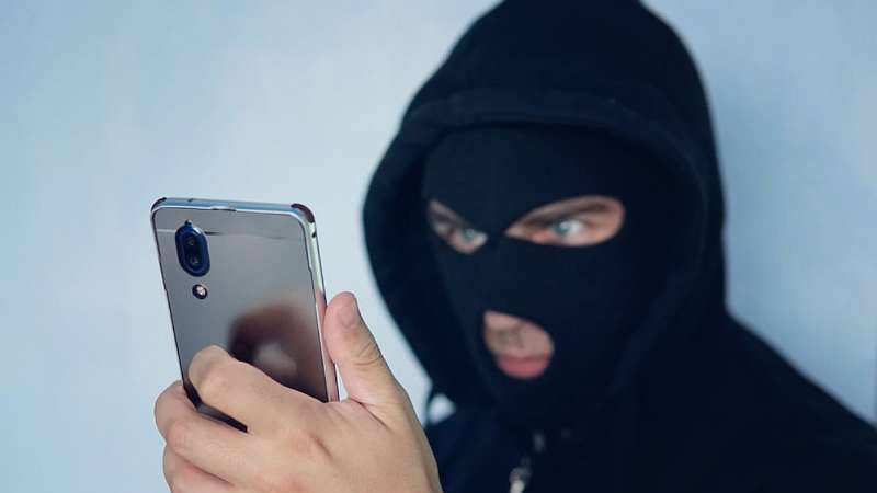 Немые звонки: кто и зачем звонит и молчит в трубку?