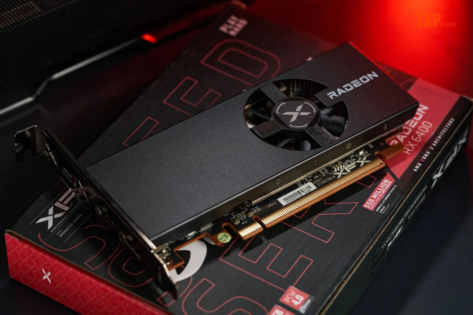 Новая AMD Radeon RX 6400 — самая дешевая среди игровых видеокарт