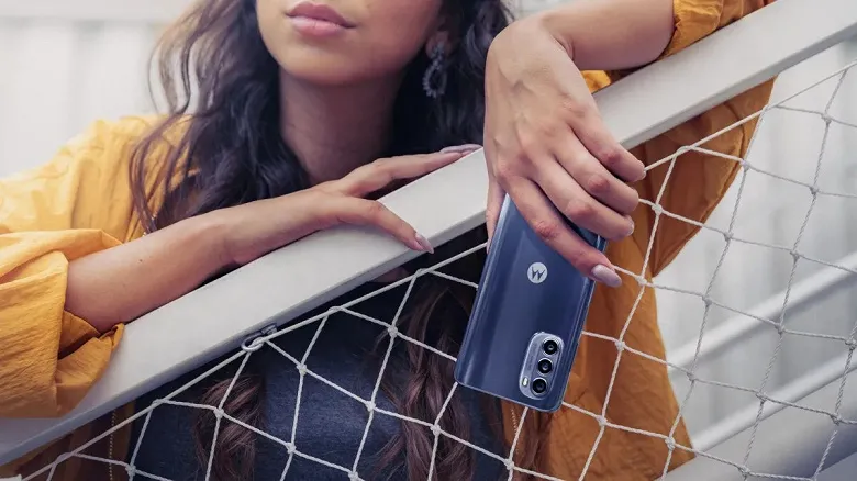 Motorola представила классный бюджетник: AMOLED, стереозвук, NFC и камера 50 МП