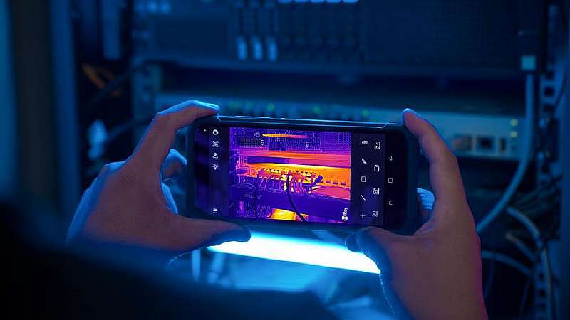 Китайцы начали продавать неубиваемый смартфон с тепловизором и NFC за 299$