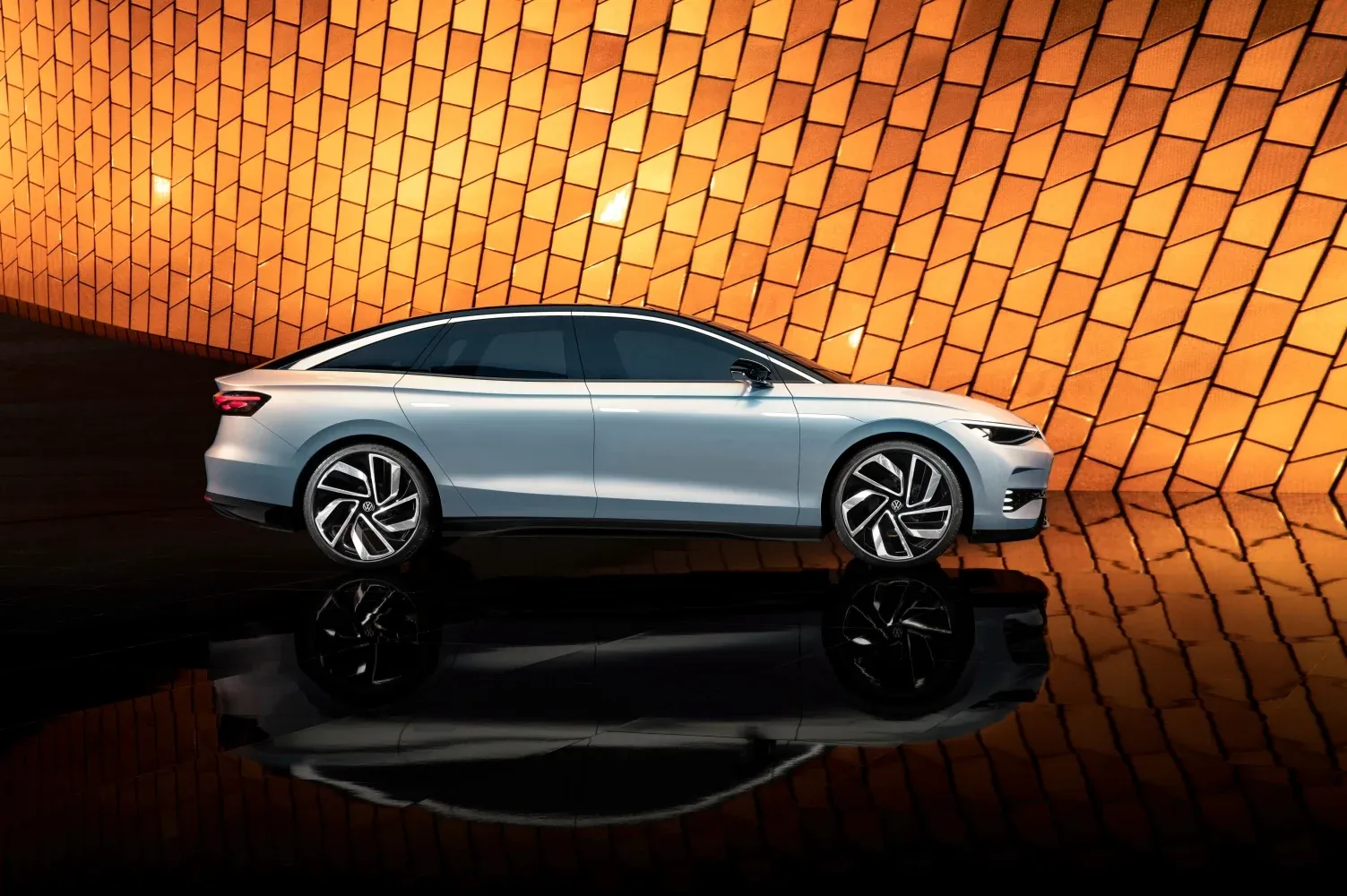 Volkswagen представил замену Passat. Первый электрический седан немцев называется Volkswagen ID.Aero