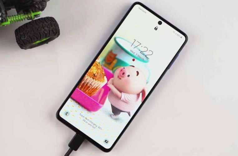 Недооцененный Samsung Galaxy подешевел. Это монстр автономности с батареей 7000 мАч