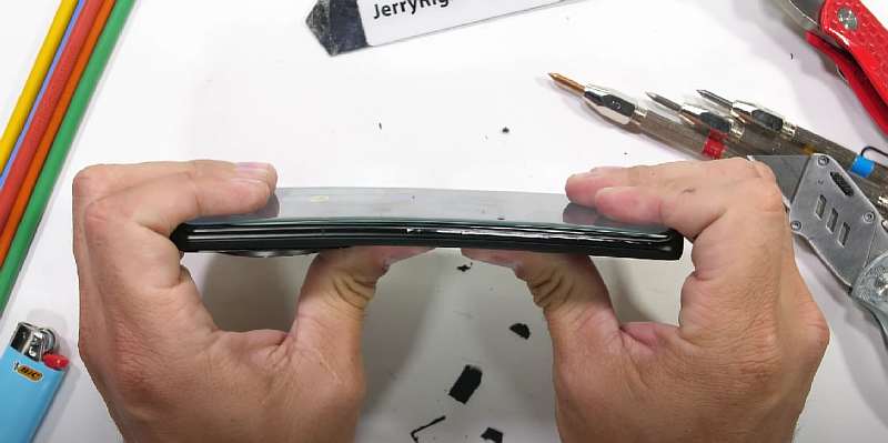 Царапали, гнули, жгли: Xiaomi 12S Ultra прошел испытания на прочность