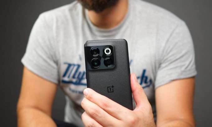 OnePlus 10T появился на AliExpress. Продажи флагмана стартуют с хорошей скидкой
