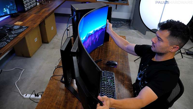 Corsair представила геймерский OLED монитор, который можно сгибать вручную