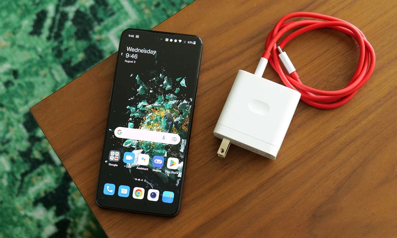 Представлен флагман с реактивной зарядкой OnePlus 10T. Цена и технические характеристики
