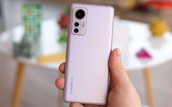 Xiaomi 12 впервые сильно подешевел. Теперь этот флагман можно брать