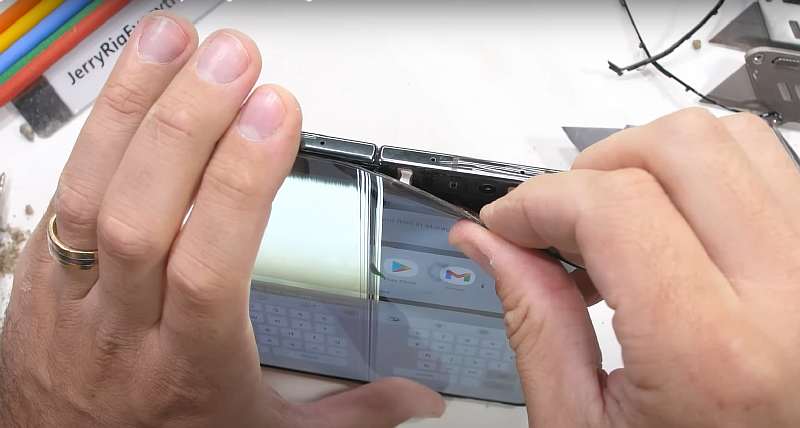 Эксперты разобрали Samsung Galaxy Fold4. Что внутри самого дорогого складного смартфона?