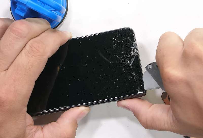 Эксперты разобрали Samsung Galaxy Fold4. Что внутри самого дорогого складного смартфона?