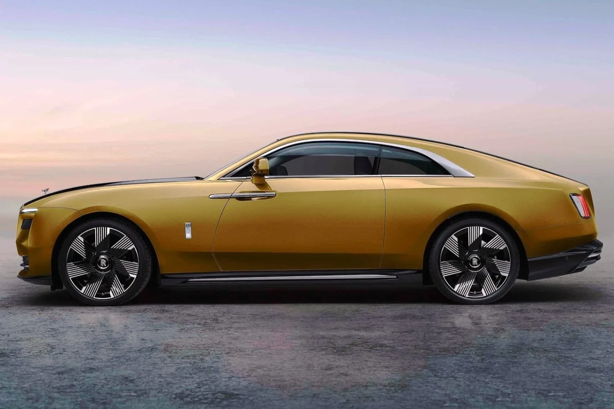 Дебютировал Rolls-Royce Spectre — самый роскошный электромобиль в мире