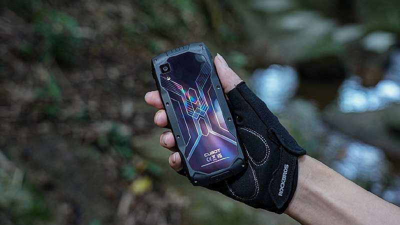 Китайцы представили компактный защищенный смартфон с 4.5-дюймовым экраном и NFC