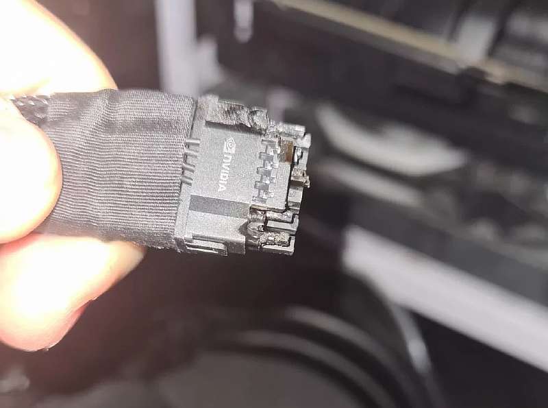 Это фиаско: видеокарта RTX 4090 «плавится» прямо во время работы