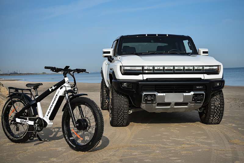 Hummer сделала полноприводный электровелосипед за 3999$. Это настоящий зверь для бездорожья