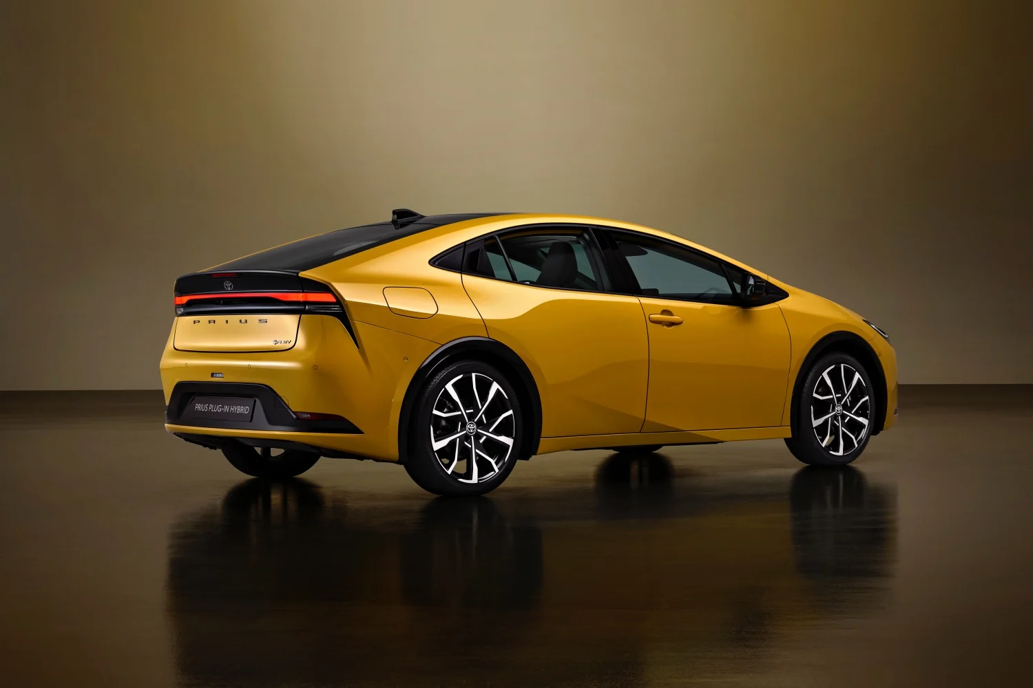 Представлена новая Toyota Prius. Больше дизайна, больше мощности