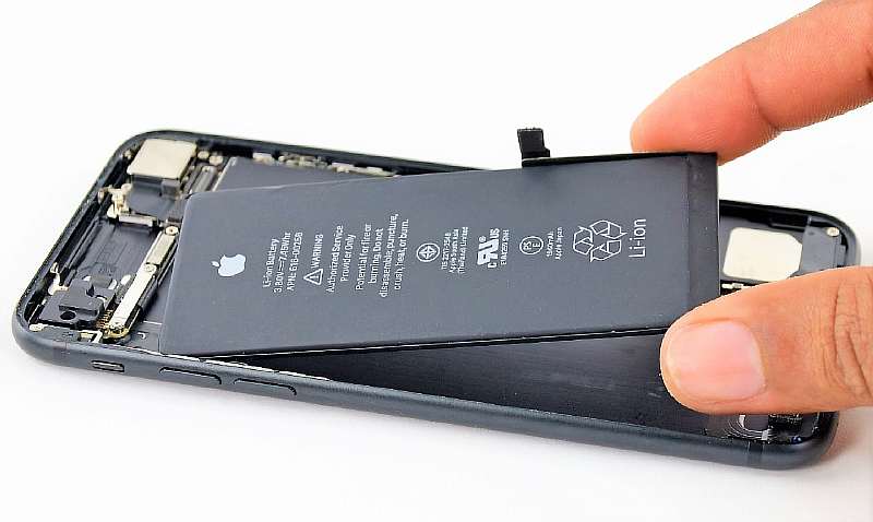 Евросоюз заставит производителей вернуть в смартфоны съёмные аккумуляторы
