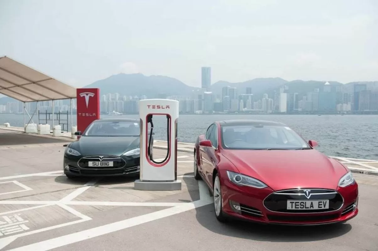 Tesla рассказала о причинах снижения цен на свои электромобили