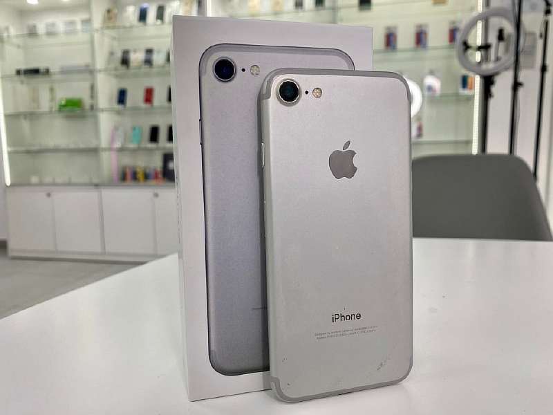 5 самых популярных Б/У смартфонов на вторичном рынке. От легендарного iPhone до бюджетки Xiaomi