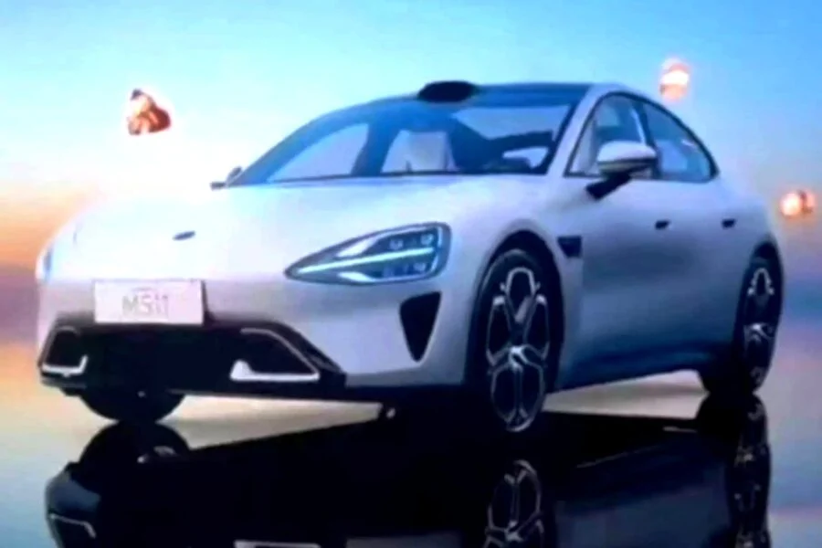 Xiaomi показала свой первый автомобиль. Китайцы бросают вызов Tesla!