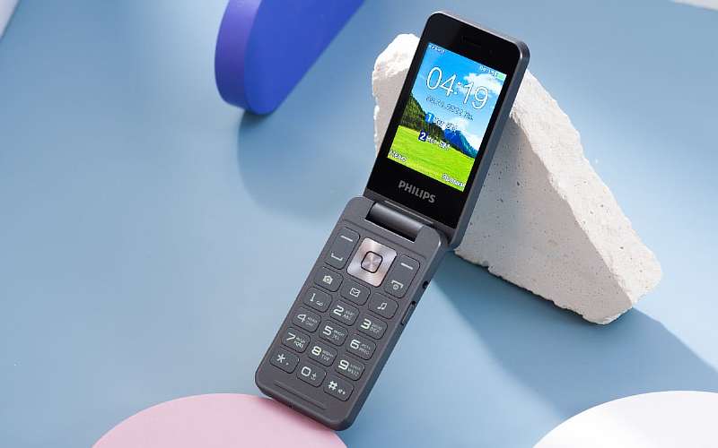Philips представила кнопочную раскладушку Xenium с хорошей автономностью и Type-C