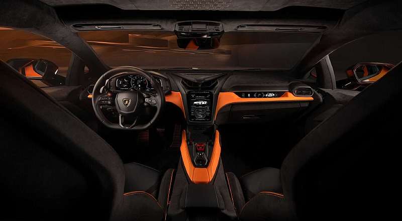 Знакомьтесь с Lamborghini Revuelto. Первый «Ламбо», который нужно заряжать от розетки
