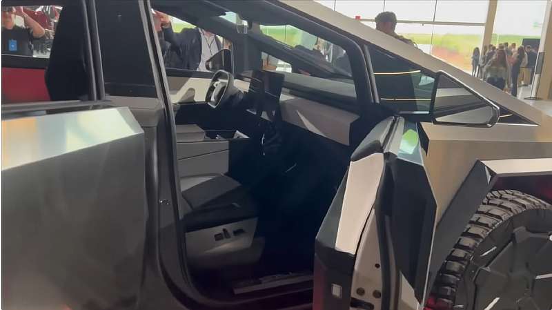 Tesla показала предсерийную версию Cybertruck. Такой пикап поступит в продажу
