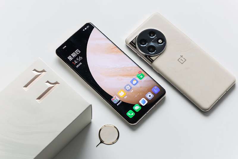 Представлен OnePlus 11 Jupiter Rock – флагман с уникальным «каменным» корпусом