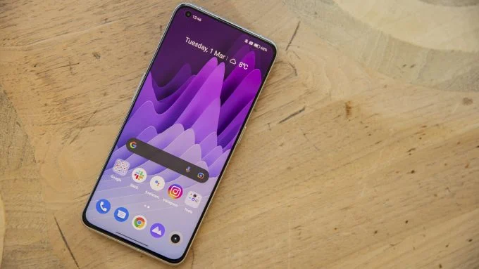 Самый выгодный флагман Realme радикально подешевел. У него практически нет минусов