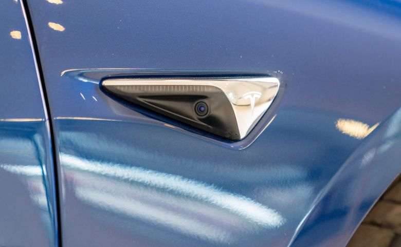 Tesla шпионит за водителями? Илон Маск вляпался в очередной крупный скандал