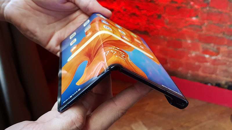 Huawei объяснила, почему защитная пленка для складного смартфона — плохая идея