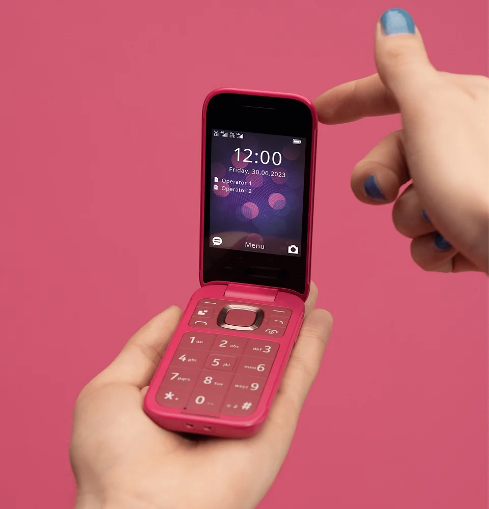Nokia выпустила 2660 Flip. Это стильная раскладушка кнопочная раскладушка для молодежи